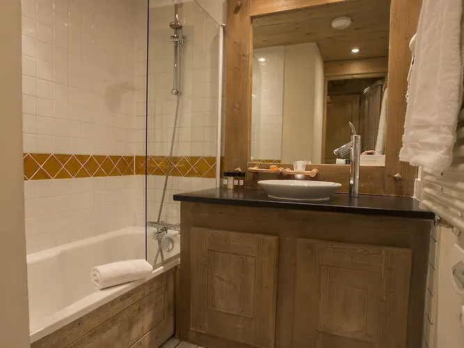 Cgh L'ecrin Du Val Claret Szálloda 4*